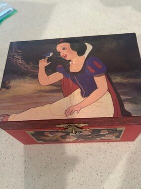 Disney Snow White Decorative Jewelry Box comes with free gifts 🎁